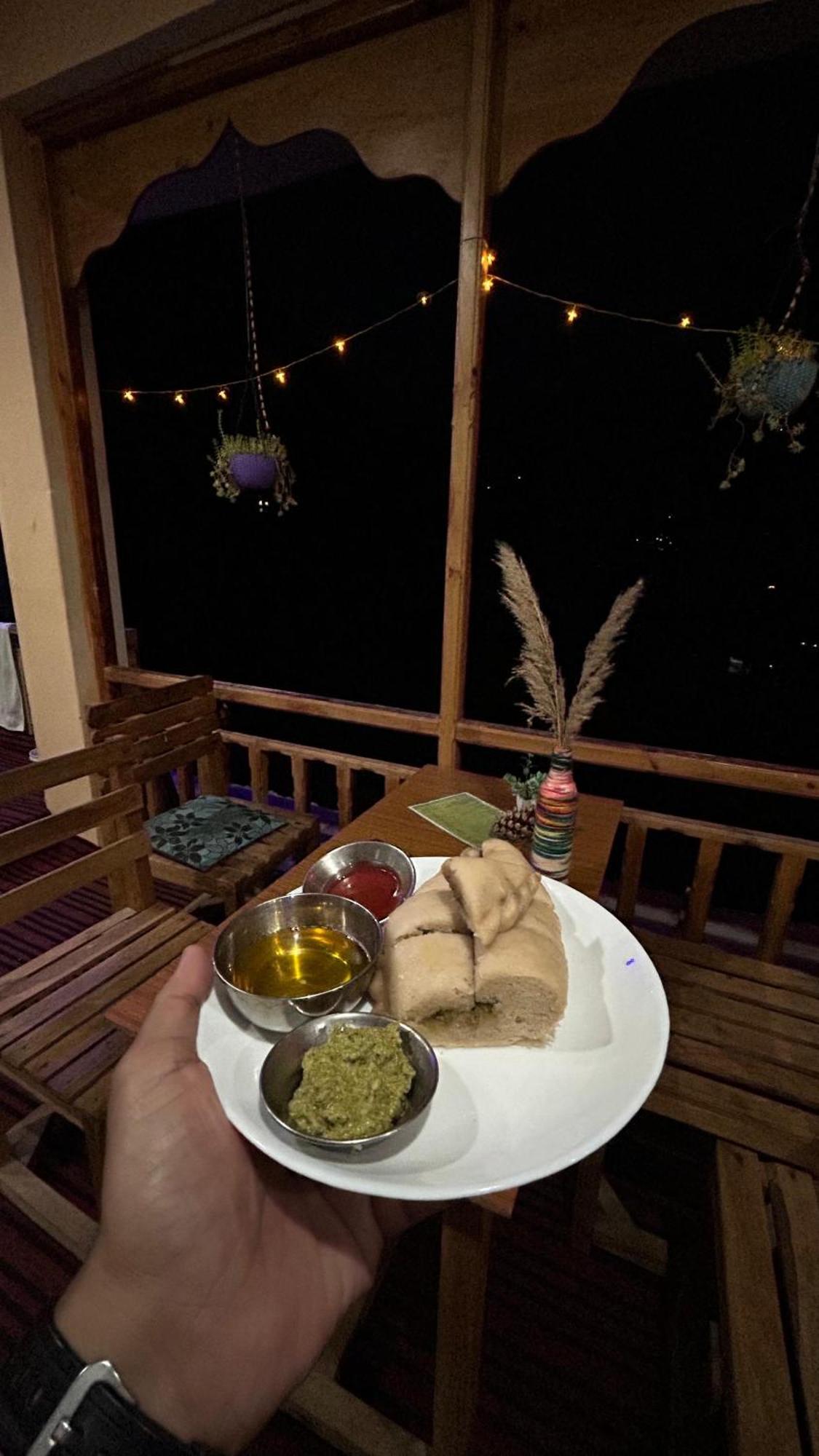 Mozo Inn&Cafe Jibhi Banjar Exterior photo