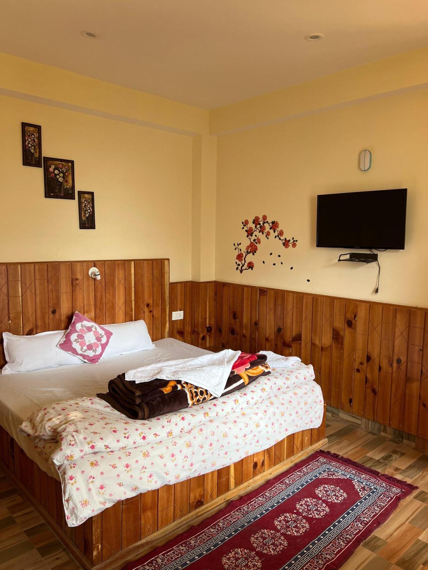 Mozo Inn&Cafe Jibhi Banjar Exterior photo